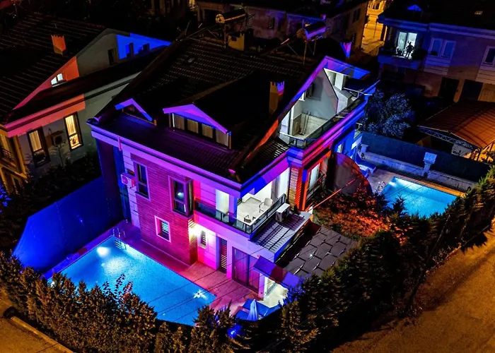 3 Bedroom - Close To The Center Villa *