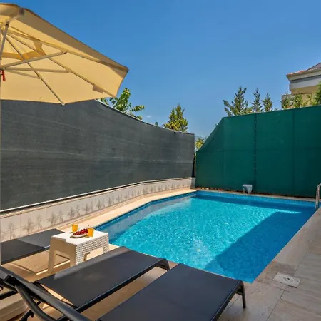 Villa 3 Bedroom - Close To The Center