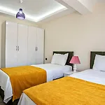 3 Bedroom - Close To The Center וילה