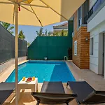 3 Bedroom - Close To The Center וילה