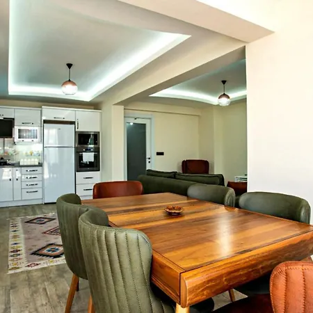 3 Bedroom - Close To The Center Villa *