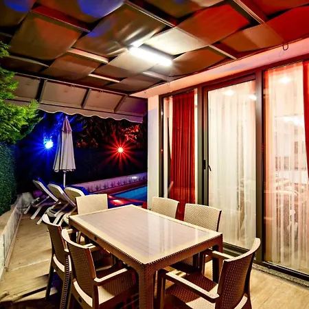 3 Bedroom - Close To The Center *