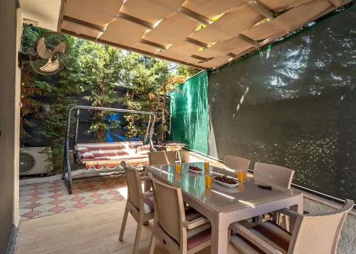 3 Bedroom - Close To The Center *