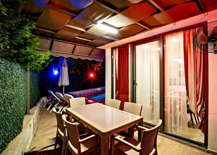 3 Bedroom - Close To The Center *